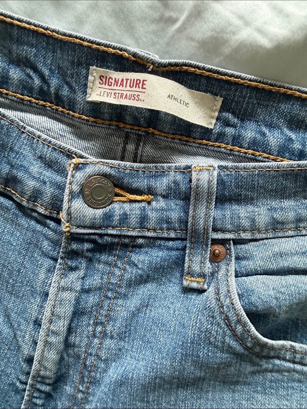 33x32 Levi's Men’s Light Blue Athletic Jeans